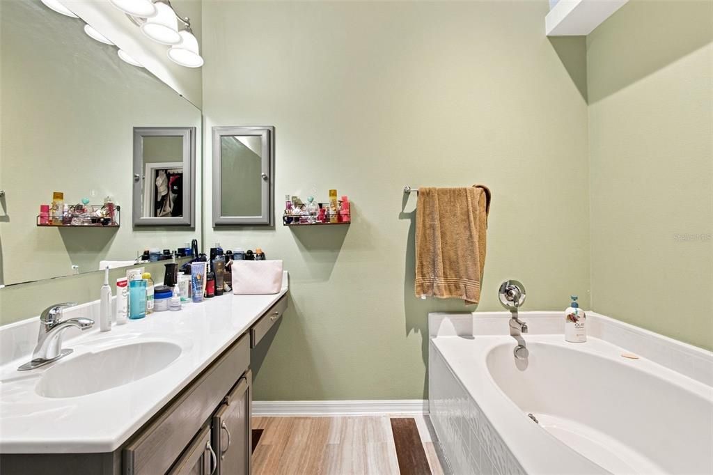 For Sale: $669,998 (5 beds, 2 baths, 2979 Square Feet)