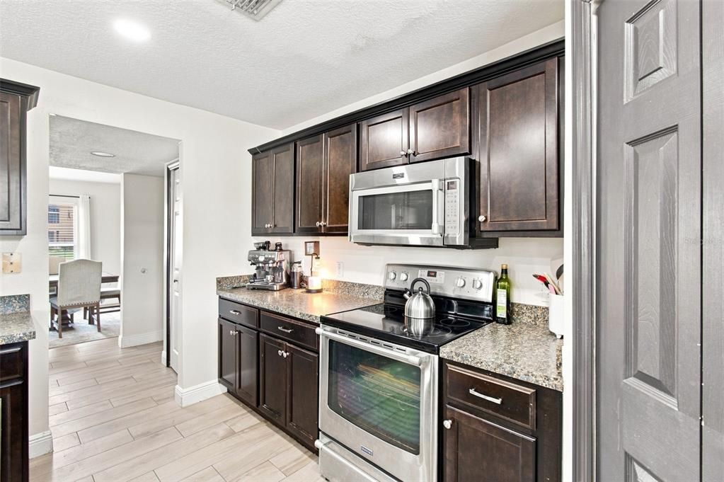 For Sale: $669,998 (5 beds, 2 baths, 2979 Square Feet)