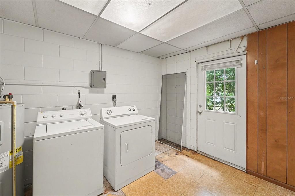 На продажу: $325,000 (3 спален, 2 ванн, 1404 Квадратных фут)