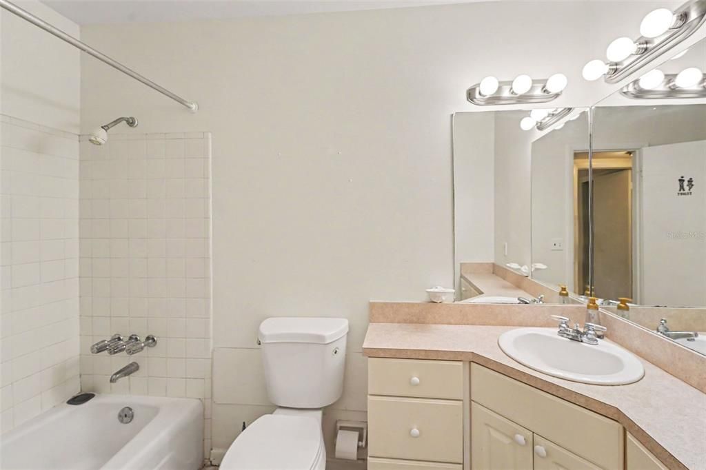 На продажу: $325,000 (3 спален, 2 ванн, 1404 Квадратных фут)