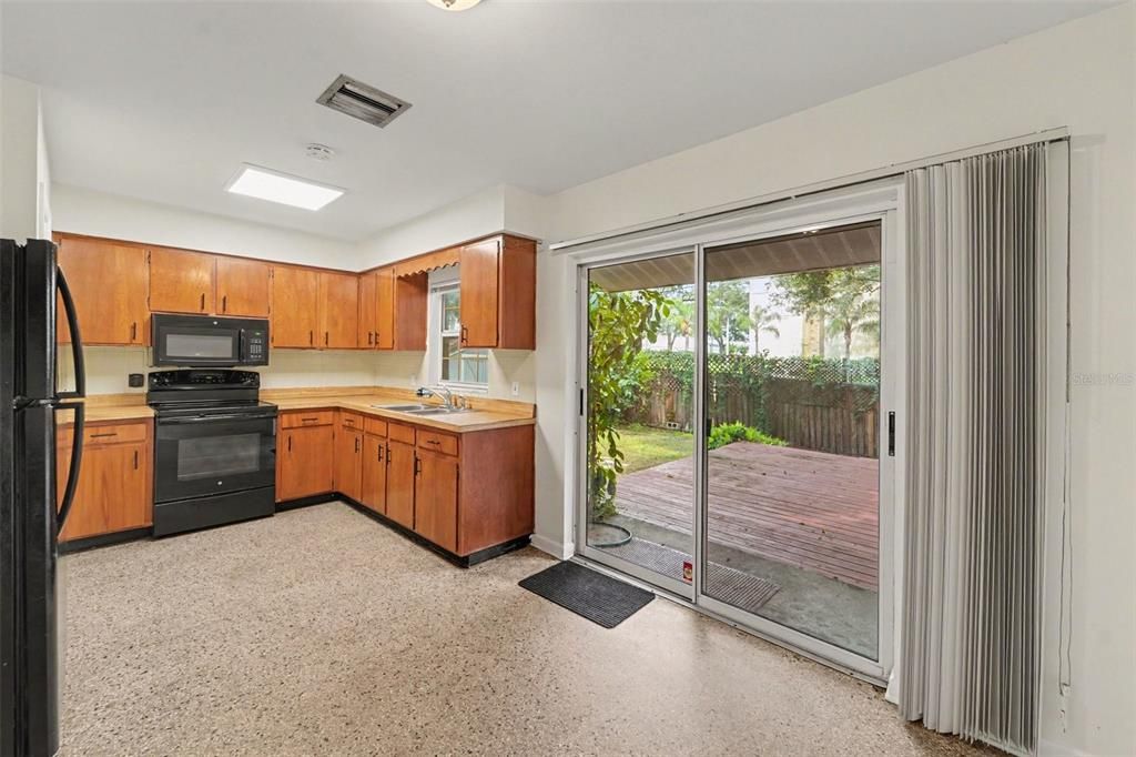 На продажу: $325,000 (3 спален, 2 ванн, 1404 Квадратных фут)