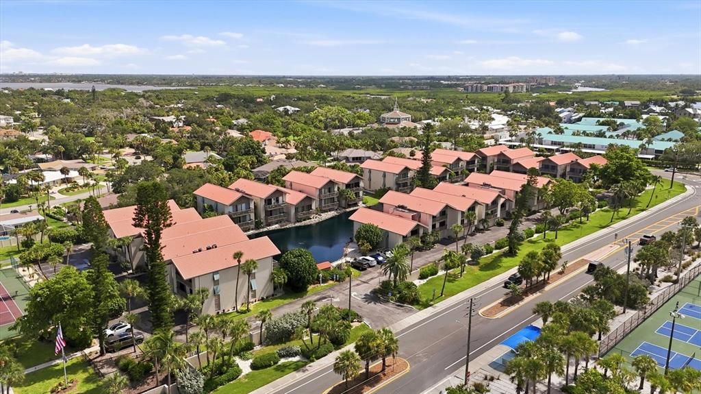 For Sale: $824,000 (2 beds, 2 baths, 1352 Square Feet)