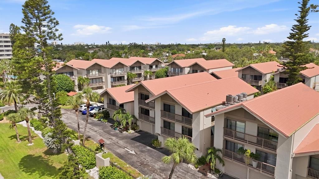 For Sale: $824,000 (2 beds, 2 baths, 1352 Square Feet)