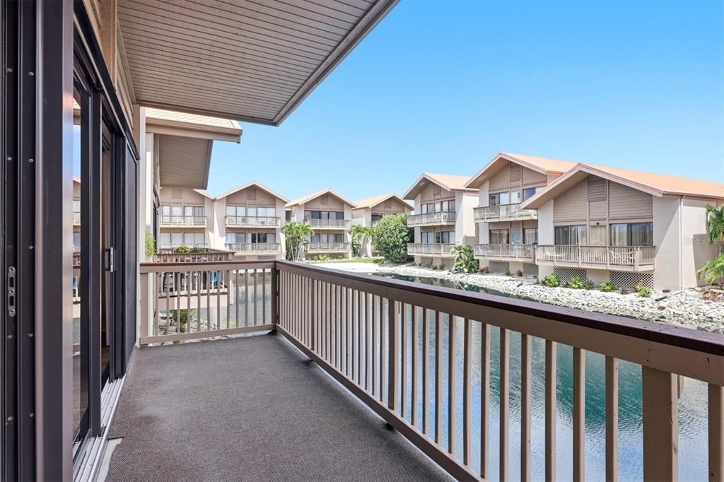 For Sale: $824,000 (2 beds, 2 baths, 1352 Square Feet)