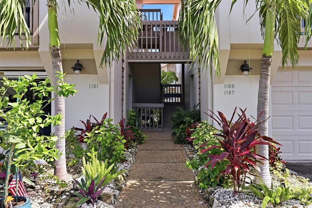 For Sale: $824,000 (2 beds, 2 baths, 1352 Square Feet)
