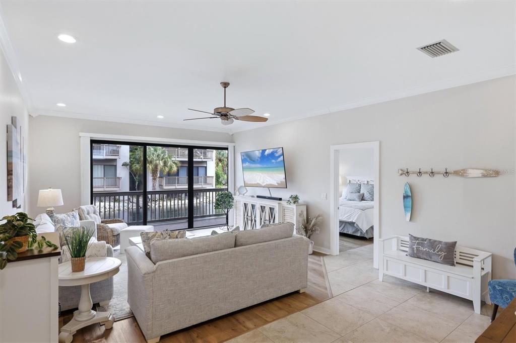 For Sale: $824,000 (2 beds, 2 baths, 1352 Square Feet)