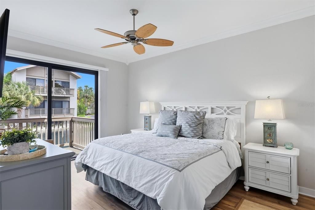 For Sale: $824,000 (2 beds, 2 baths, 1352 Square Feet)