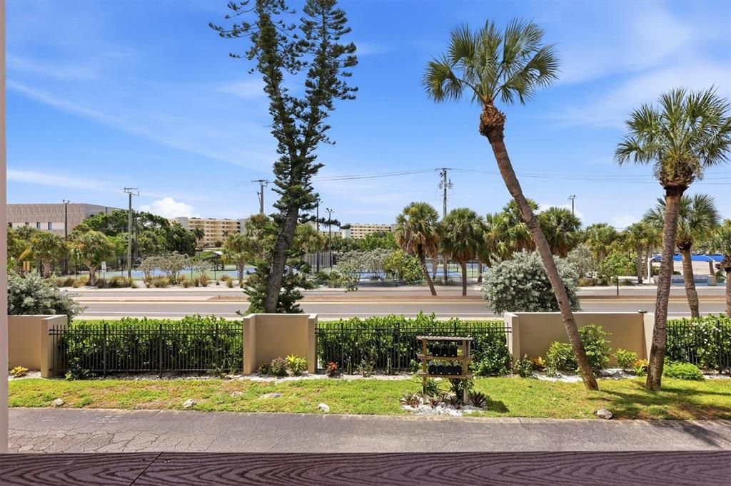 For Sale: $824,000 (2 beds, 2 baths, 1352 Square Feet)