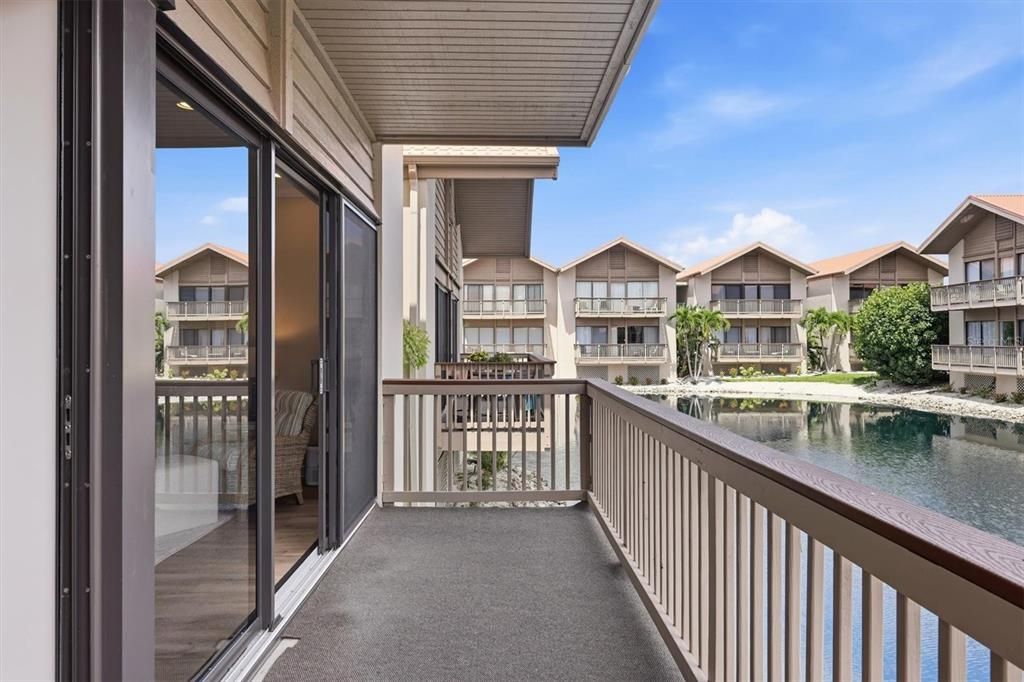 For Sale: $824,000 (2 beds, 2 baths, 1352 Square Feet)