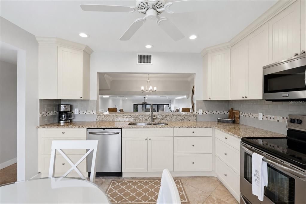 For Sale: $824,000 (2 beds, 2 baths, 1352 Square Feet)