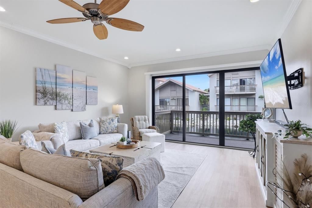 For Sale: $824,000 (2 beds, 2 baths, 1352 Square Feet)
