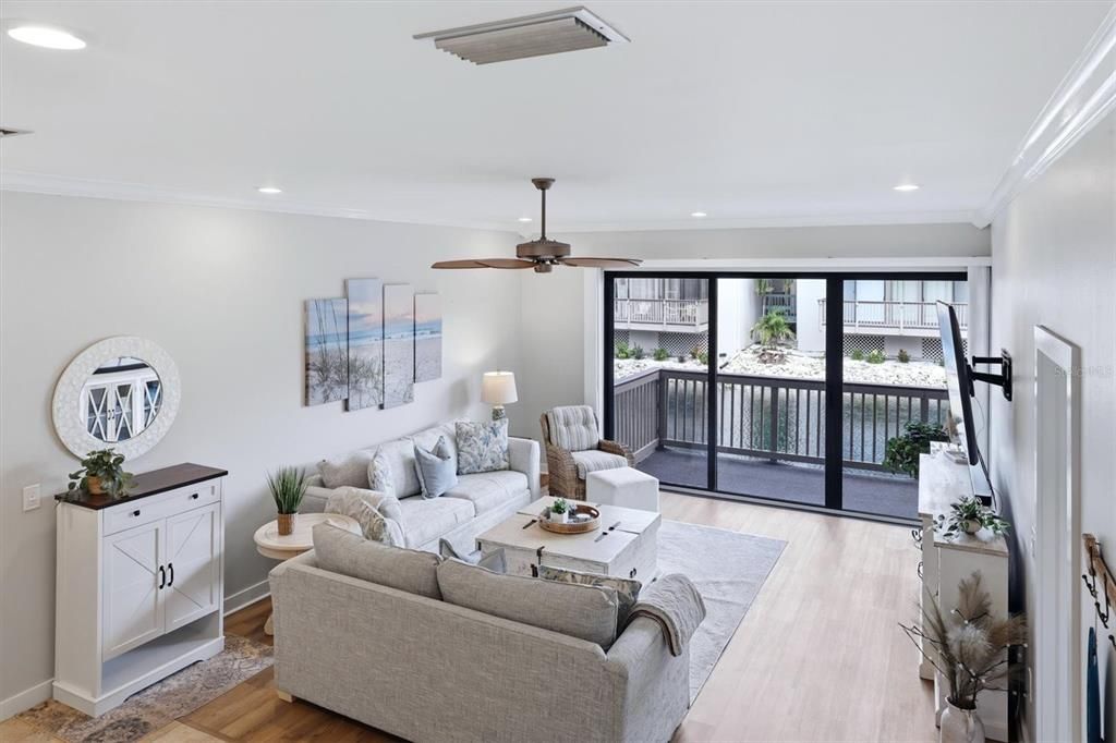 For Sale: $824,000 (2 beds, 2 baths, 1352 Square Feet)