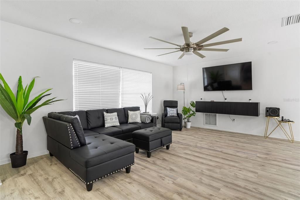 En Venta: $685,000 (3 camas, 2 baños, 1439 Pies cuadrados)