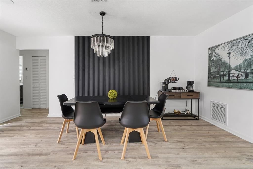 En Venta: $685,000 (3 camas, 2 baños, 1439 Pies cuadrados)