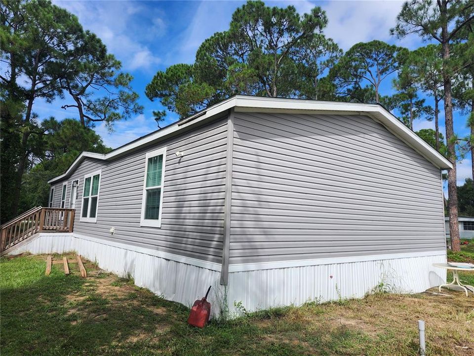 For Sale: $300,000 (3 beds, 2 baths, 1456 Square Feet)