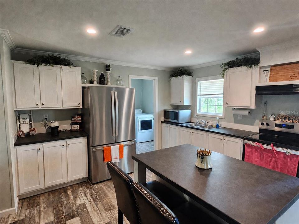 For Sale: $300,000 (3 beds, 2 baths, 1456 Square Feet)