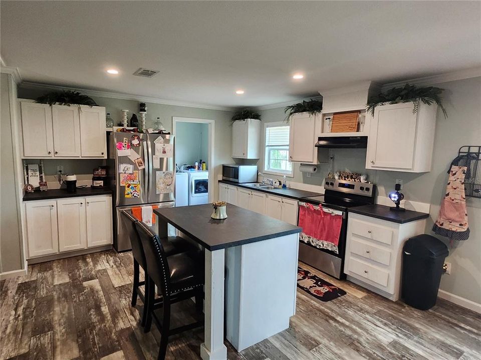 For Sale: $300,000 (3 beds, 2 baths, 1456 Square Feet)