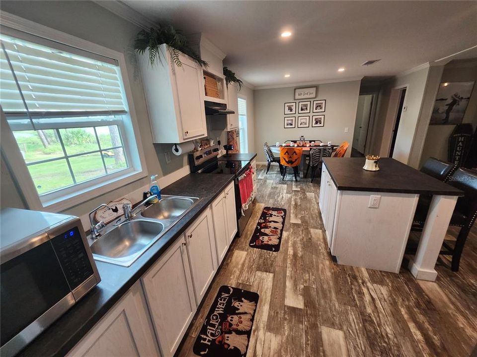 For Sale: $300,000 (3 beds, 2 baths, 1456 Square Feet)