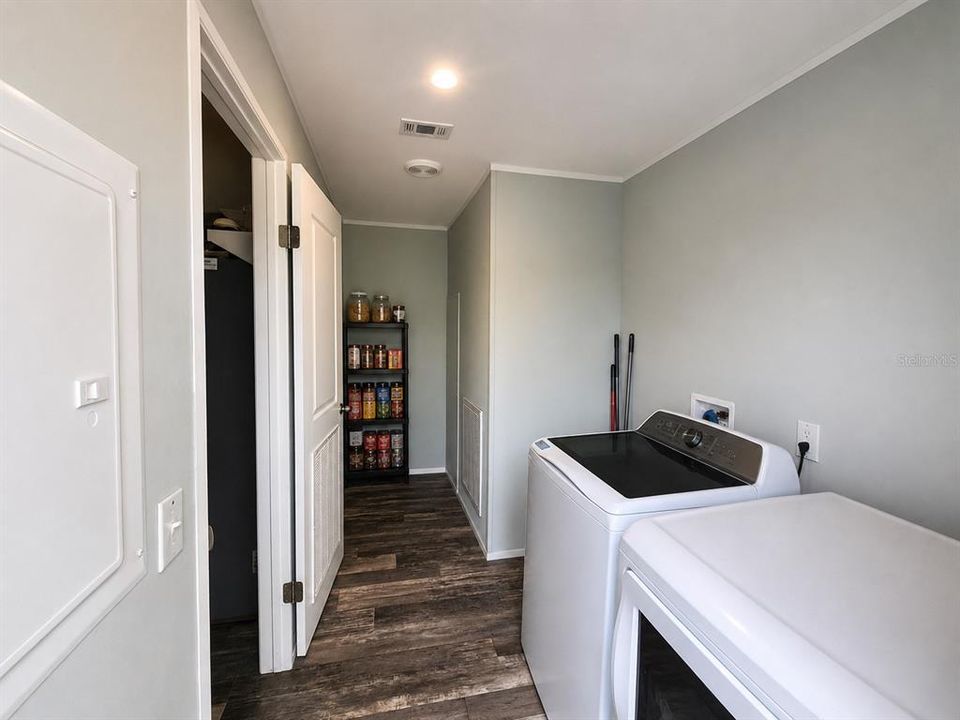 For Sale: $300,000 (3 beds, 2 baths, 1456 Square Feet)