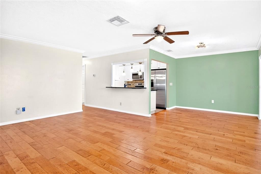 На продажу: $174,600 (2 спален, 2 ванн, 1008 Квадратных фут)