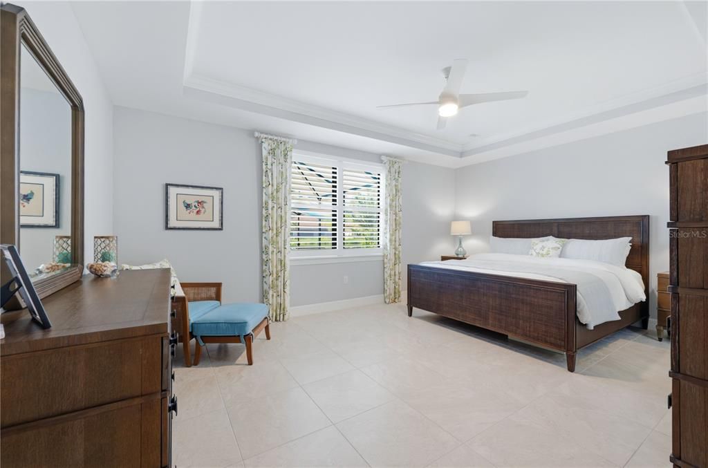 Activo con contrato: $865,900 (3 camas, 3 baños, 2489 Pies cuadrados)