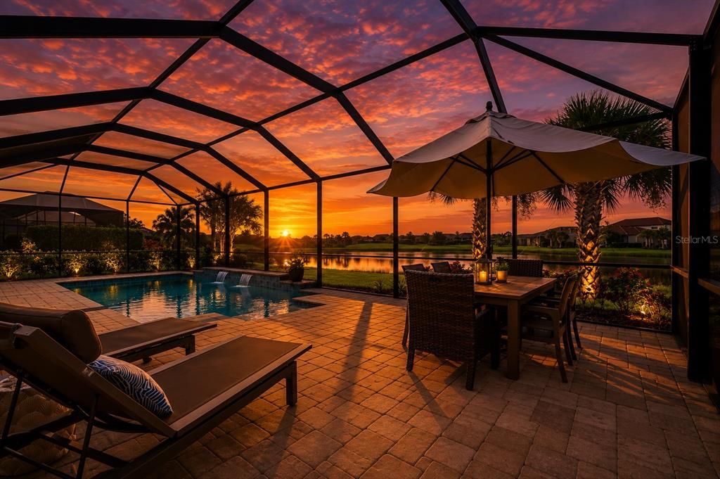 Activo con contrato: $865,900 (3 camas, 3 baños, 2489 Pies cuadrados)