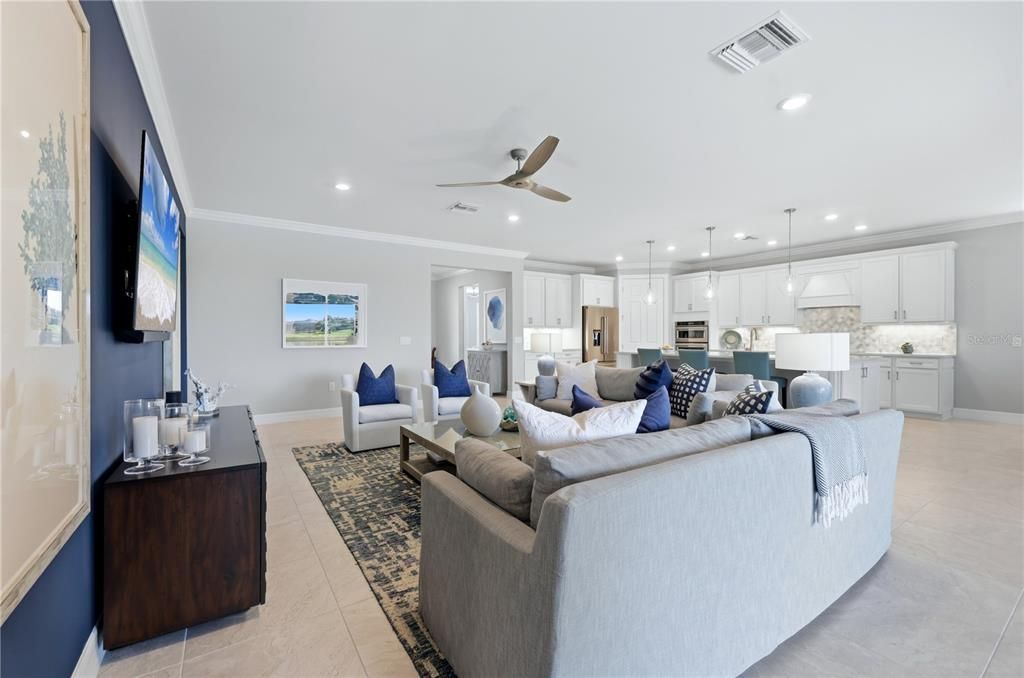 Activo con contrato: $865,900 (3 camas, 3 baños, 2489 Pies cuadrados)