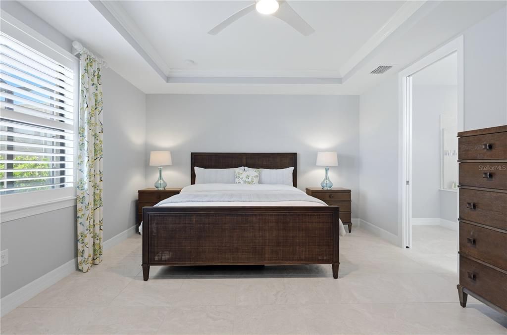 Activo con contrato: $865,900 (3 camas, 3 baños, 2489 Pies cuadrados)
