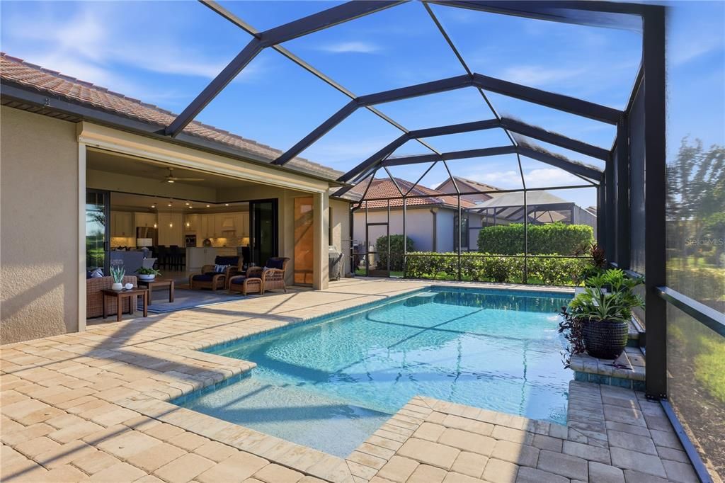 Activo con contrato: $865,900 (3 camas, 3 baños, 2489 Pies cuadrados)