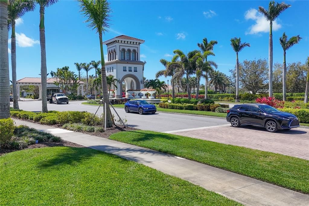 Activo con contrato: $865,900 (3 camas, 3 baños, 2489 Pies cuadrados)