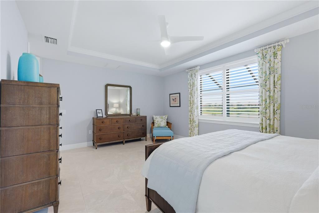 Activo con contrato: $865,900 (3 camas, 3 baños, 2489 Pies cuadrados)
