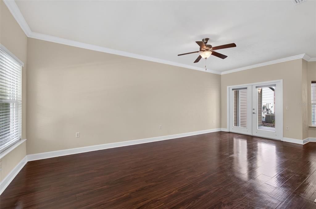 For Sale: $279,900 (3 beds, 2 baths, 1582 Square Feet)