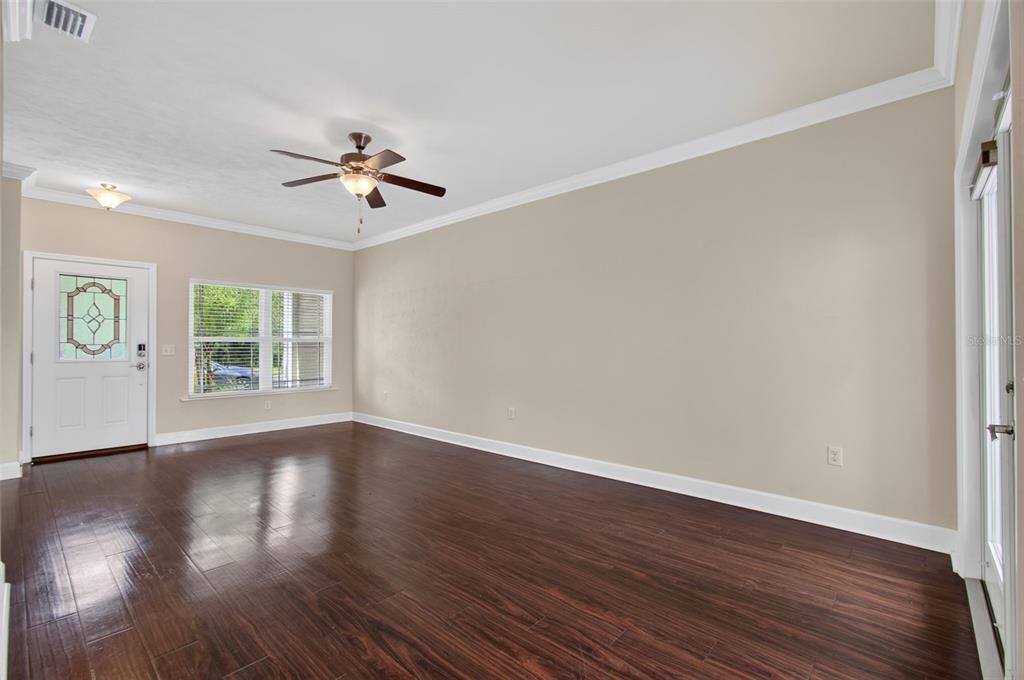 For Sale: $279,900 (3 beds, 2 baths, 1582 Square Feet)
