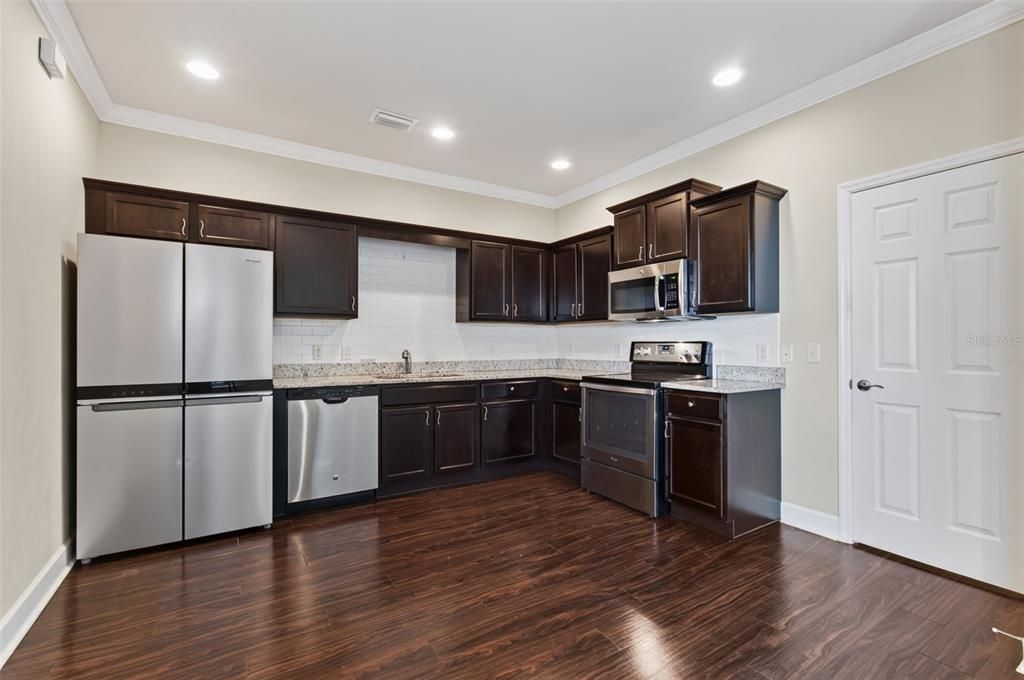 For Sale: $279,900 (3 beds, 2 baths, 1582 Square Feet)