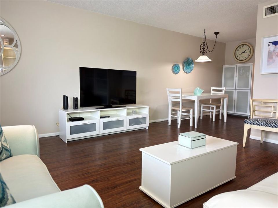 For Rent: $1,599 (1 beds, 1 baths, 775 Square Feet)