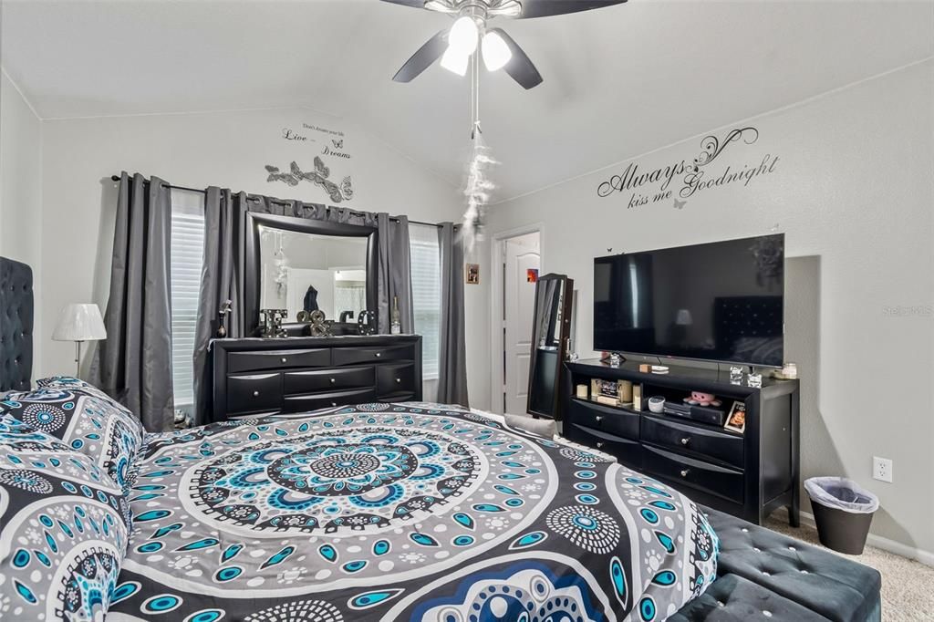 En Venta: $250,000 (3 camas, 2 baños, 1588 Pies cuadrados)