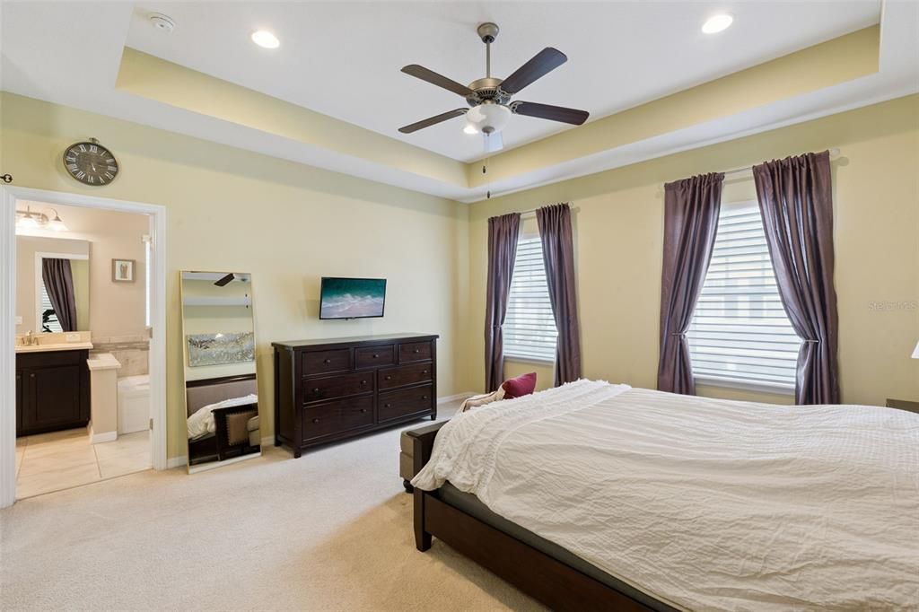 En Venta: $740,000 (4 camas, 2 baños, 2199 Pies cuadrados)