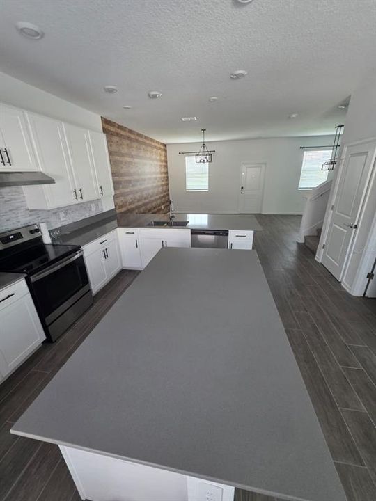 For Rent: $2,590 (3 beds, 2 baths, 1518 Square Feet)