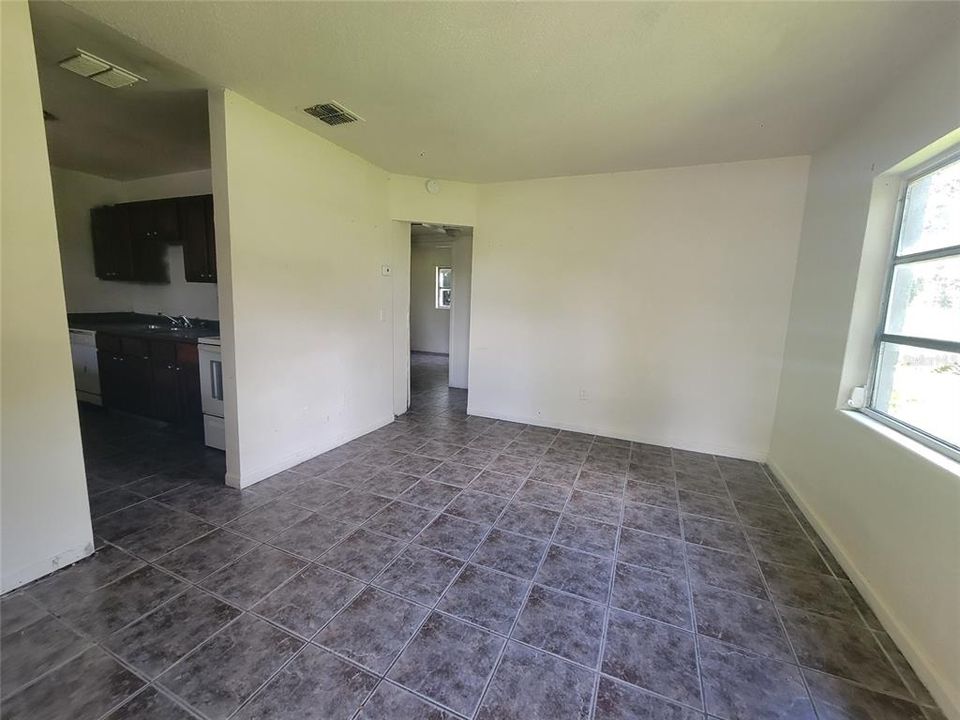 For Rent: $1,095 (2 beds, 1 baths, 644 Square Feet)