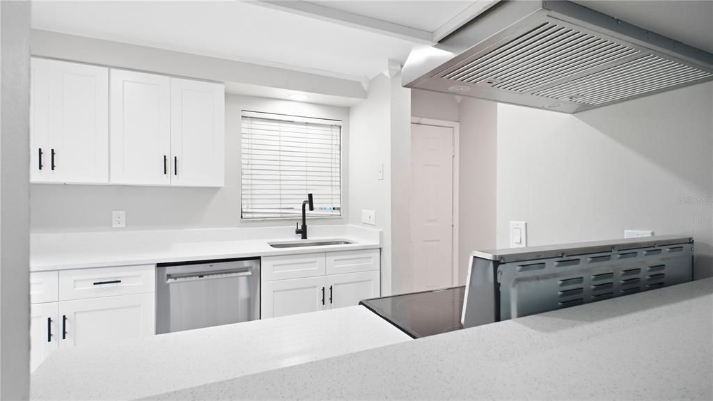 На продажу: $223,900 (2 спален, 2 ванн, 860 Квадратных фут)