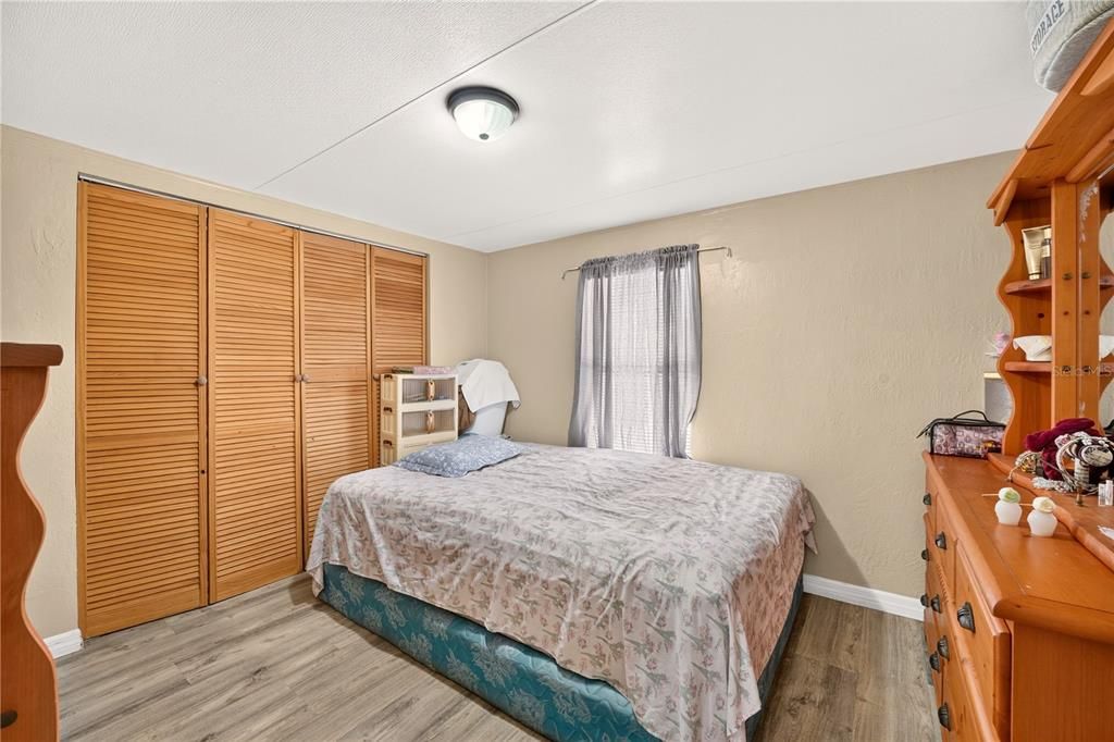 For Sale: $275,000 (5 beds, 3 baths, 1728 Square Feet)