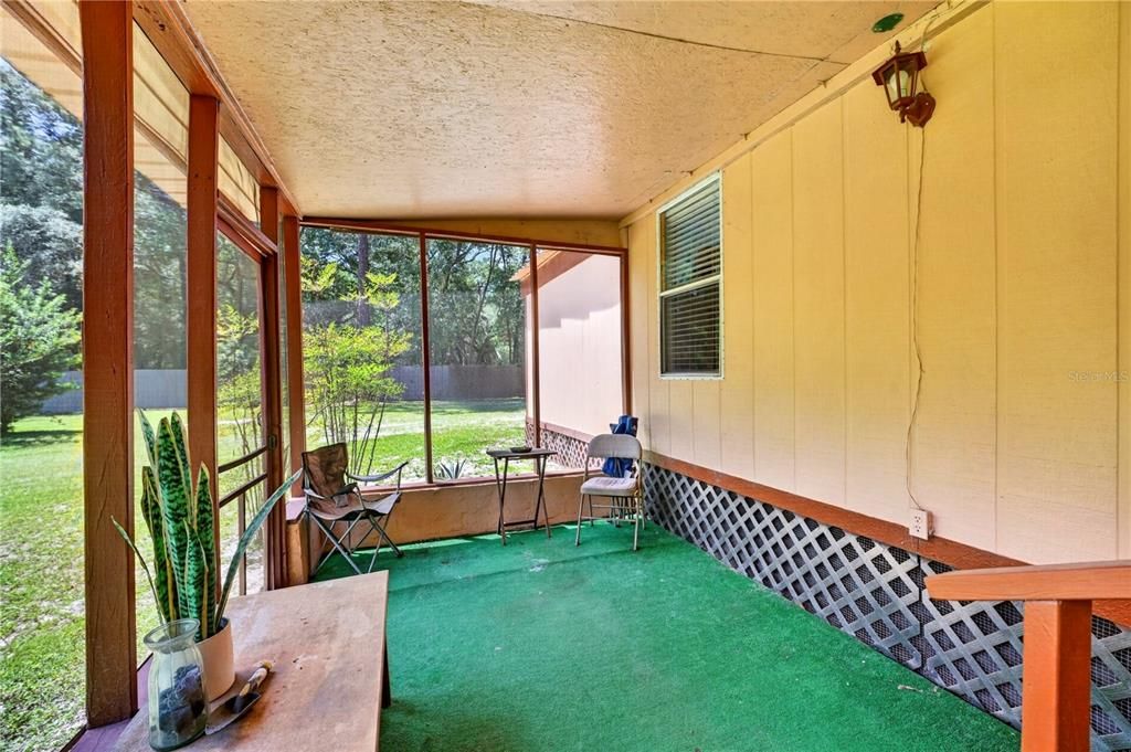 For Sale: $275,000 (5 beds, 3 baths, 1728 Square Feet)