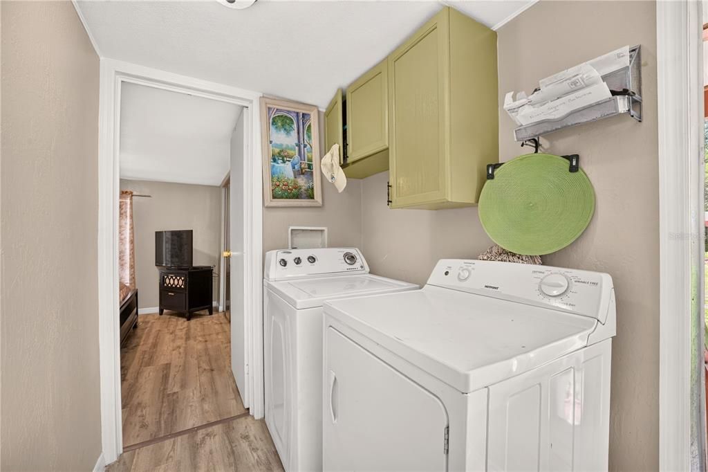 For Sale: $275,000 (5 beds, 3 baths, 1728 Square Feet)
