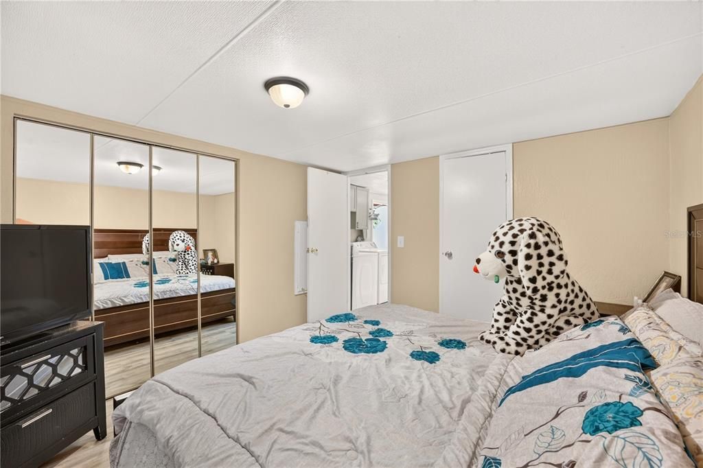 For Sale: $275,000 (5 beds, 3 baths, 1728 Square Feet)