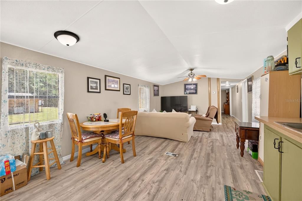 For Sale: $275,000 (5 beds, 3 baths, 1728 Square Feet)