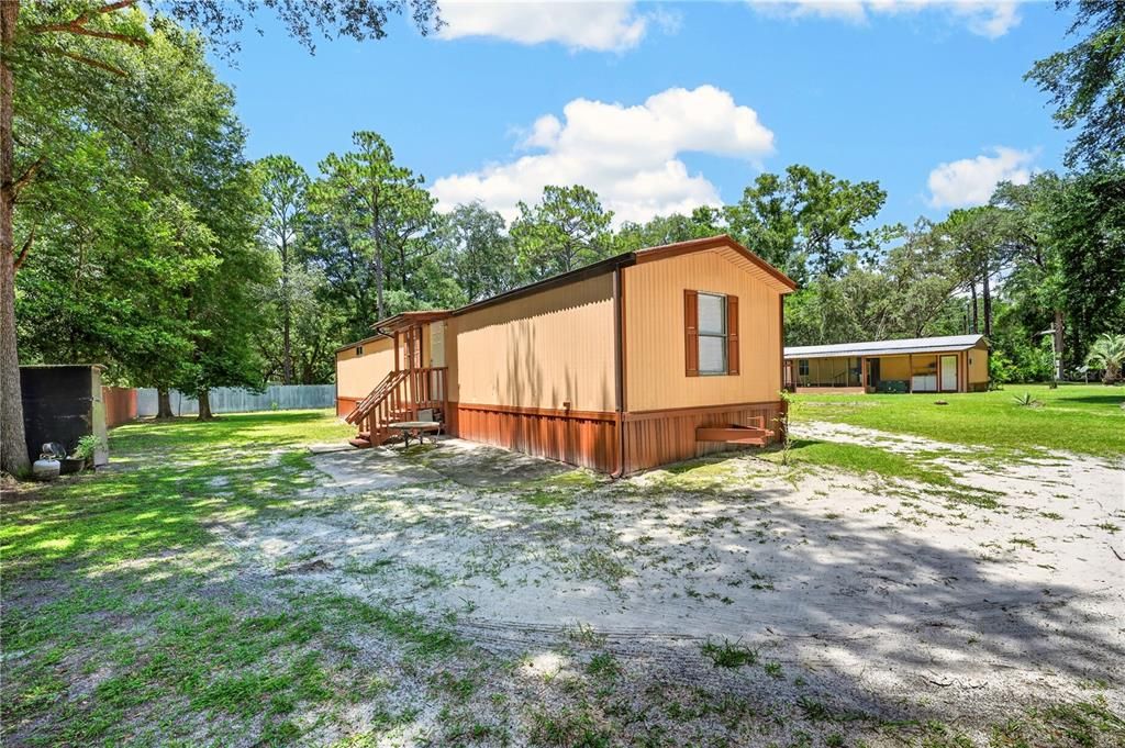 For Sale: $275,000 (5 beds, 3 baths, 1728 Square Feet)