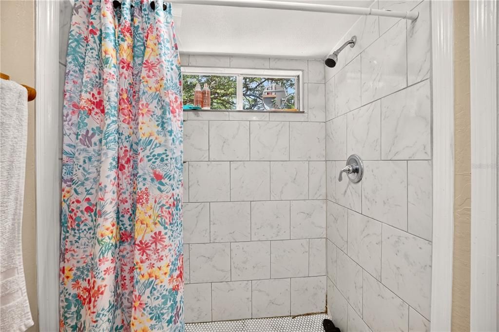 For Sale: $275,000 (5 beds, 3 baths, 1728 Square Feet)