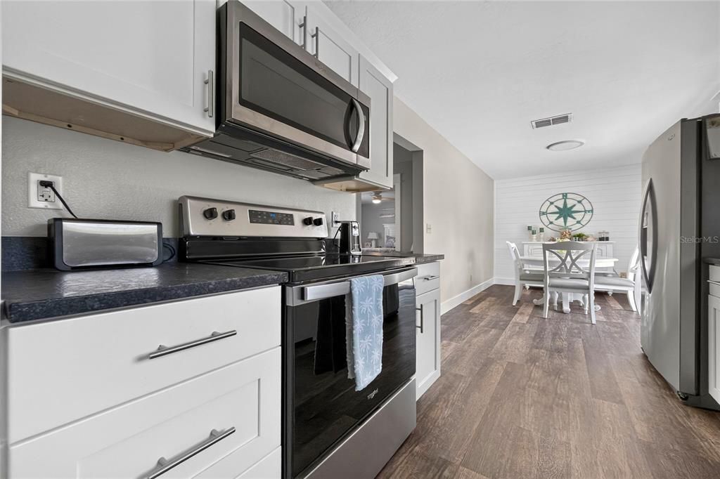 For Sale: $204,000 (2 beds, 2 baths, 960 Square Feet)