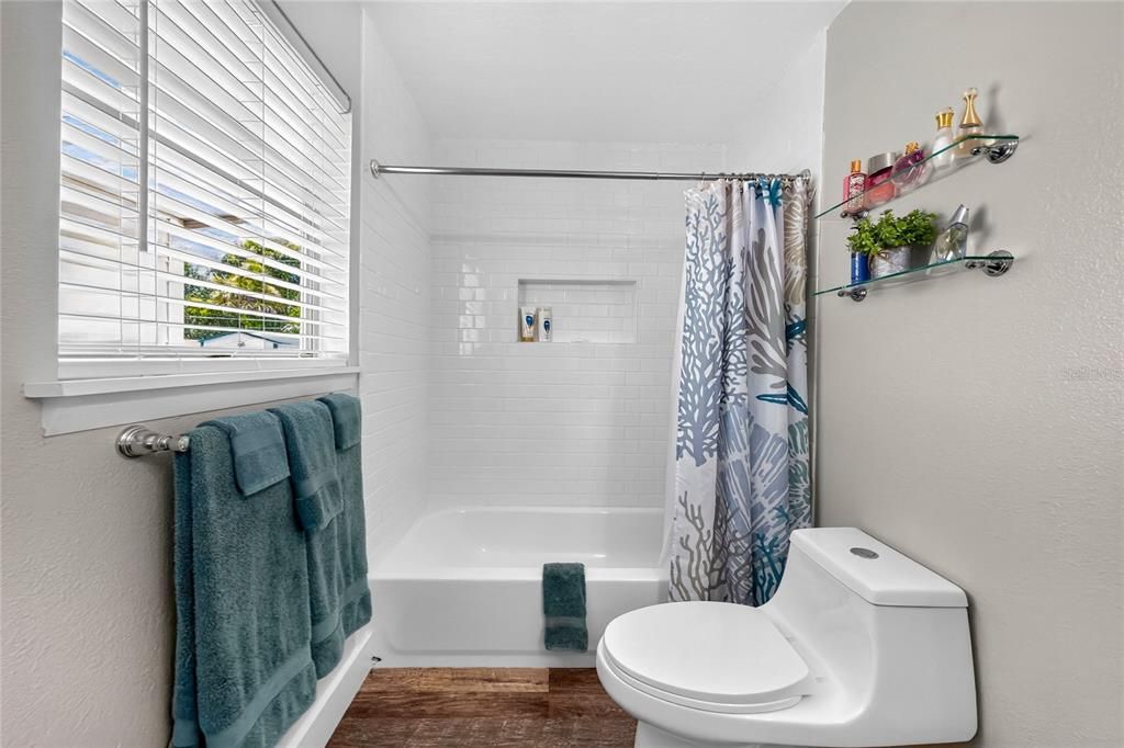 For Sale: $204,000 (2 beds, 2 baths, 960 Square Feet)