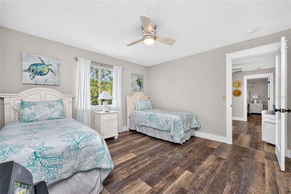 For Sale: $204,000 (2 beds, 2 baths, 960 Square Feet)